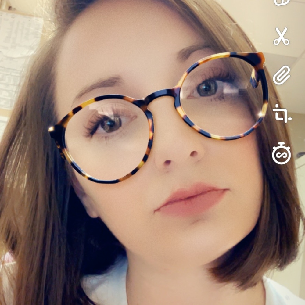 Meet your Posher, Monica